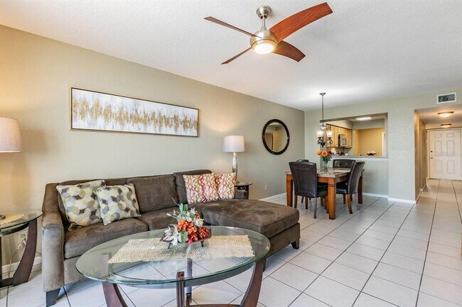 Building Photo - 5701 Bahia Del Mar Cir N