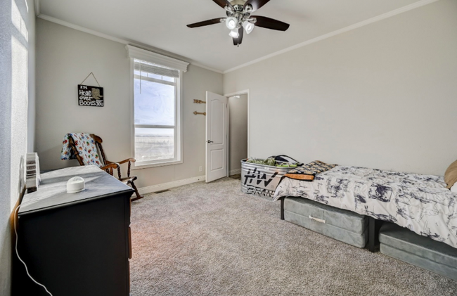 Building Photo - 1416 Spotted Owl Way