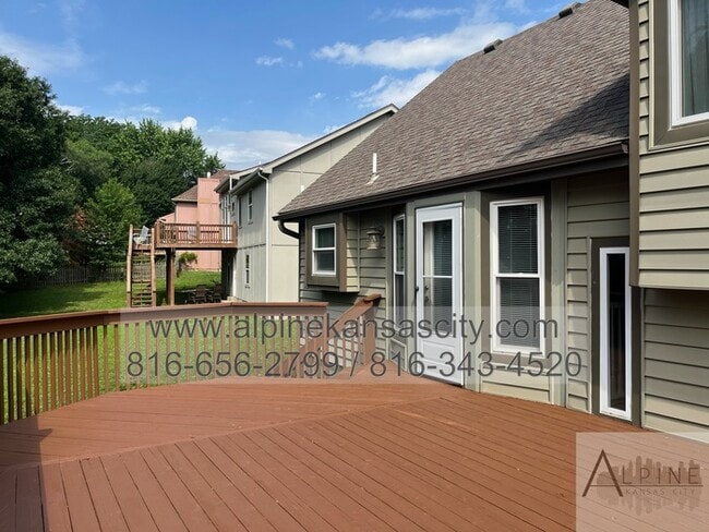 Building Photo - Gorgeous Multi Level Side by Side Split, P...