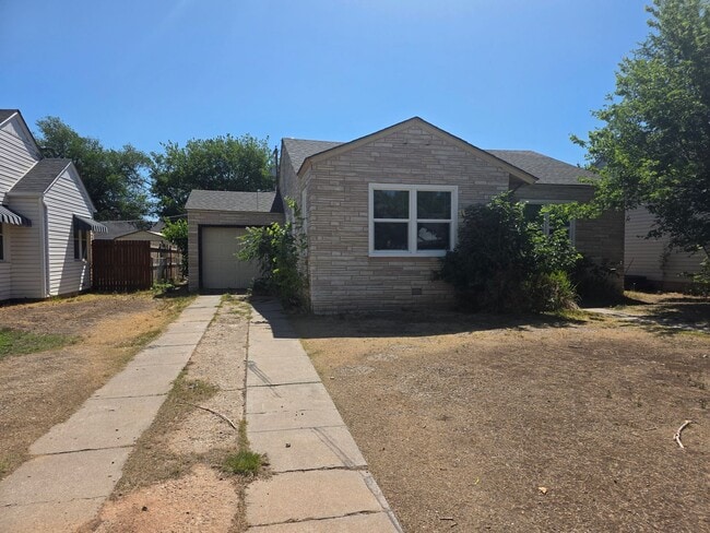 Building Photo - Spacious, Fresh, and Ready for Your Style: 3 Bed 2 Bath