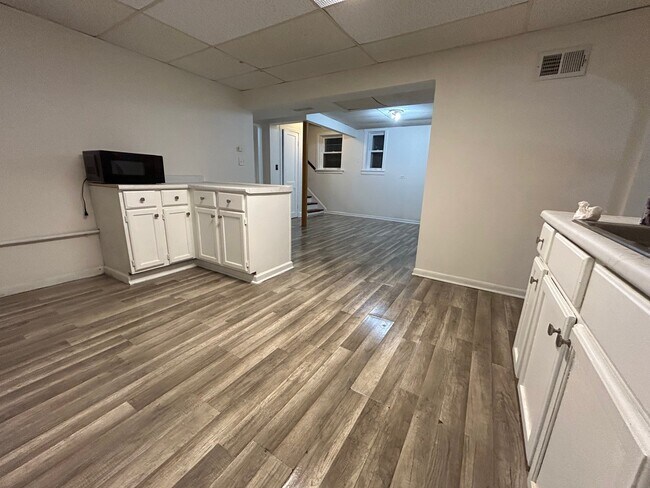 Building Photo - 5710 N Rockwell St