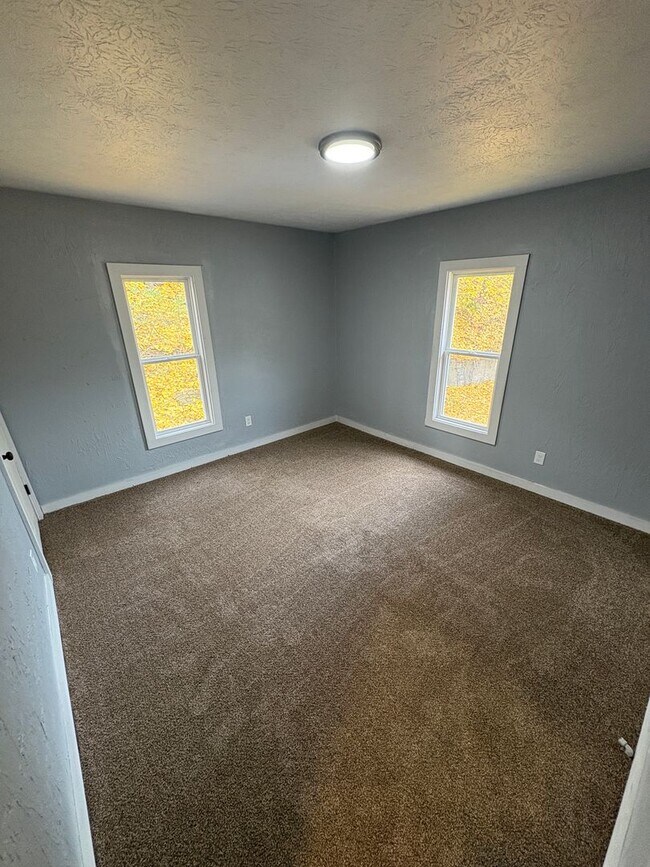 Building Photo - 3 BEDROOM | 2 BATH | SINGLE FAMILY HOME