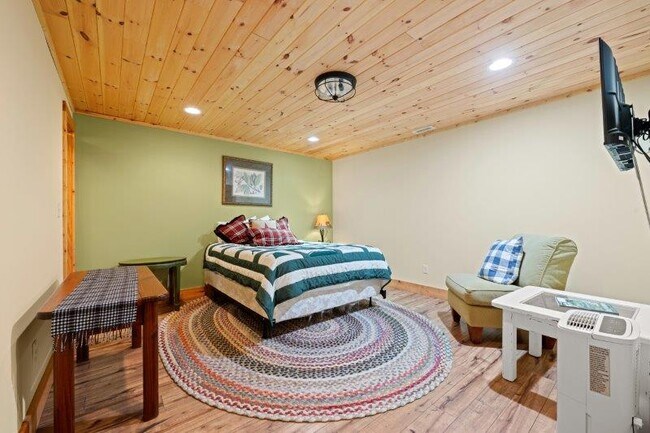 Building Photo - 49 Dandelion Ln