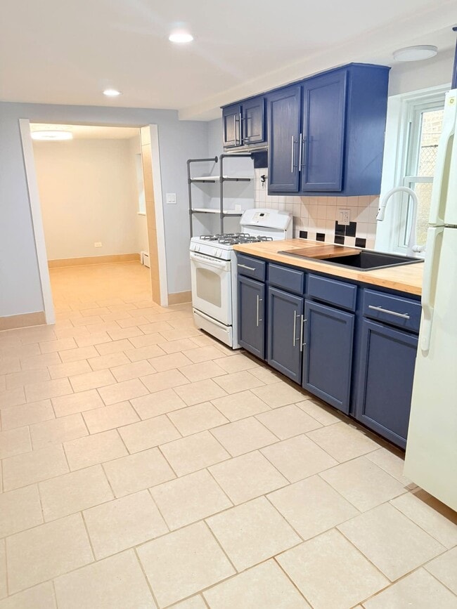Building Photo - 2807 N 74th Ct