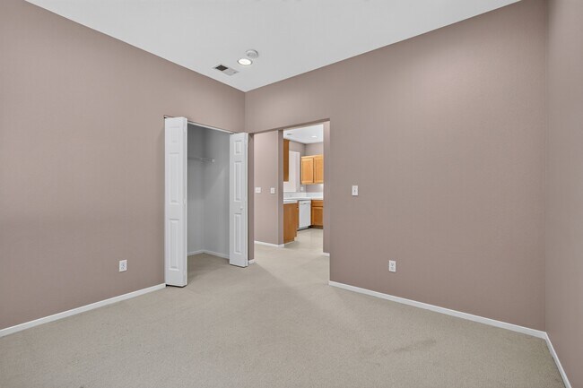 Building Photo - 3721 Jasmine Cir
