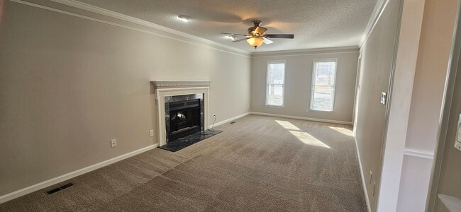Building Photo - Beautiful, Hard to Find 4br/2.5ba in Cary! Available Now!