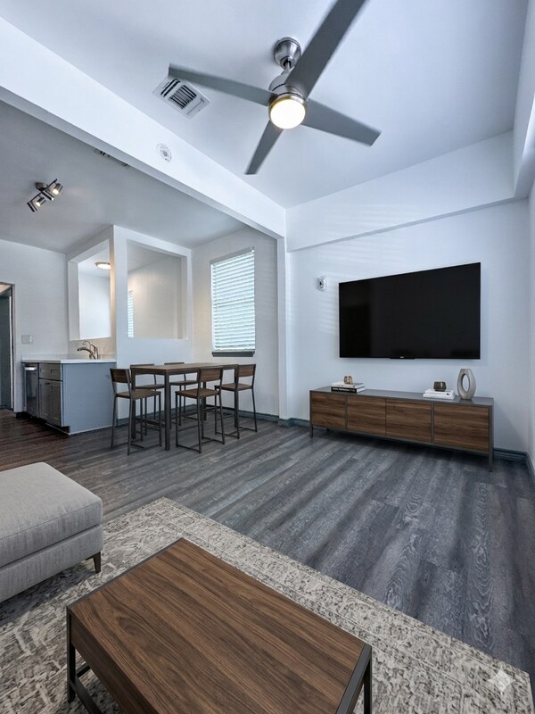 Building Photo - 802 Montana St