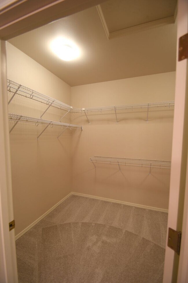 Building Photo - 2Bd/2.5Ba Issaquah Condo