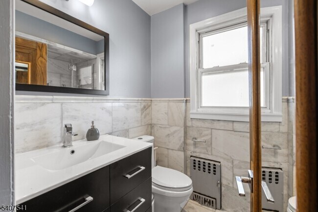 Building Photo - 199 E 7th St