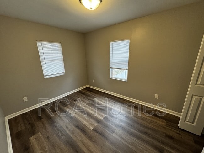 Building Photo - 3747 E Market St