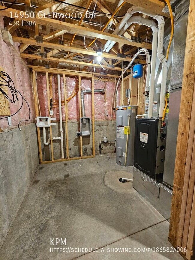 Building Photo - 14950 Glenwood Dr