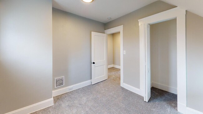 Building Photo - Old Brooklyn Area - 3 Bedroom Single Famil...