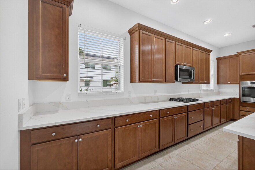 Building Photo - 7089 Edison Pl