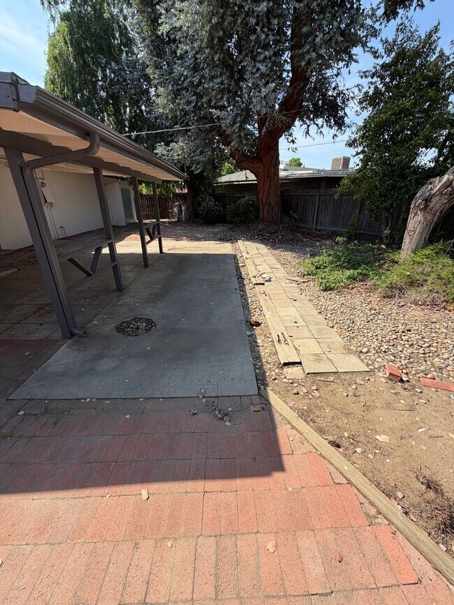 Building Photo - Remodeled home