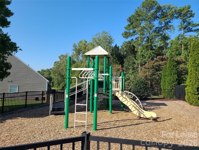 Building Photo - 11120 Maplehurst Dr