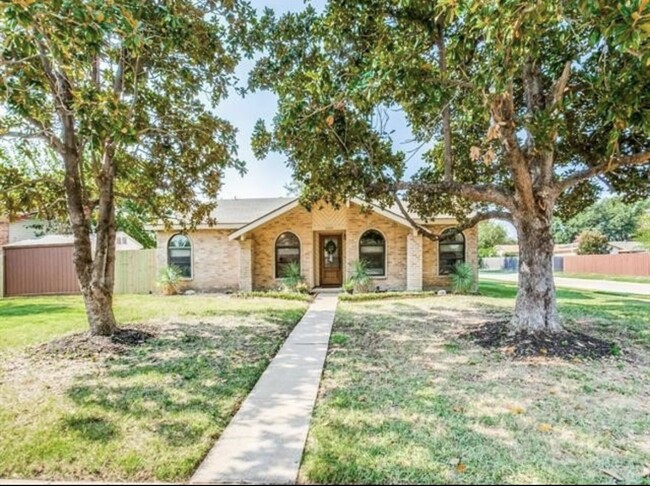Building Photo - 2600 Peppertree Pl