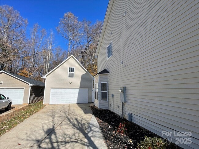 Building Photo - 11434 Heritage Green Dr