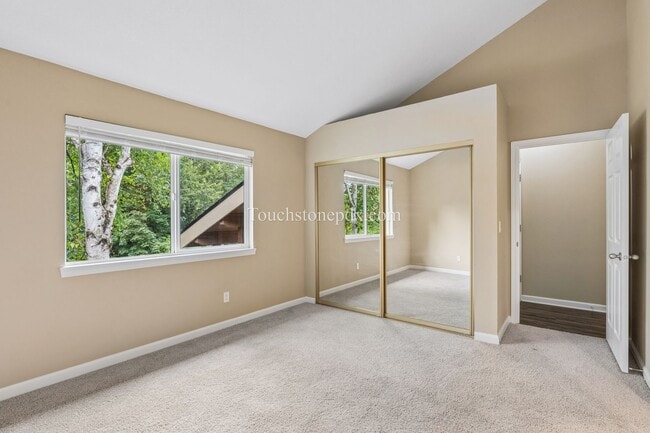 Building Photo - Light Filled Clackamas Condo with Covered Balcony and Community Amenities