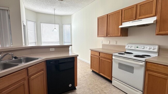 Building Photo - 3 bed/2 bath home, conveniently located in quiet Meadowfield Bluff