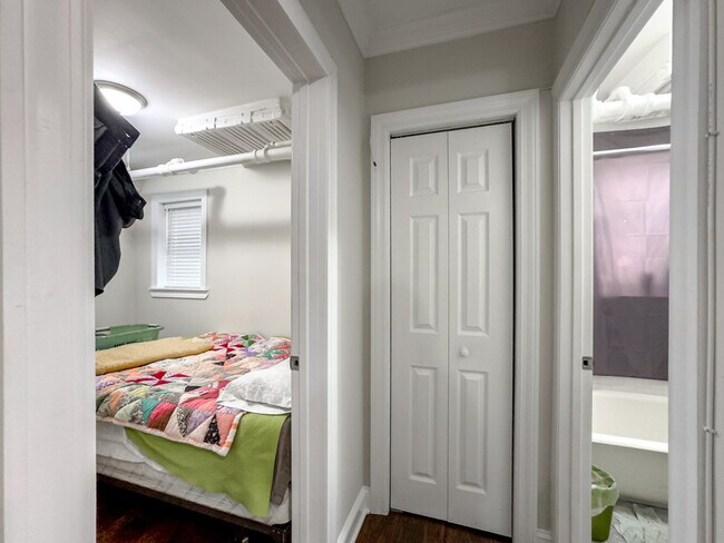 Building Photo - 2131 W Giddings St