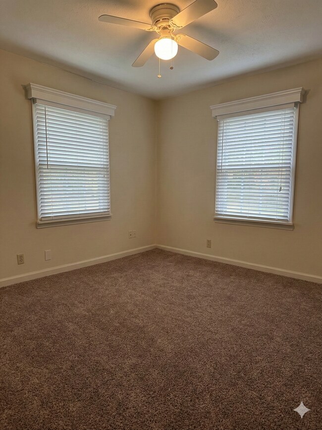 Building Photo - Available Now **** Newly Renovated*** Your Perfect Home!