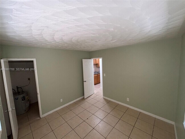 Building Photo - 1211 NE 6th St