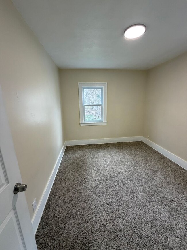 Building Photo - 2 Bed / 1 Bath House for Rent — Lansing, MI