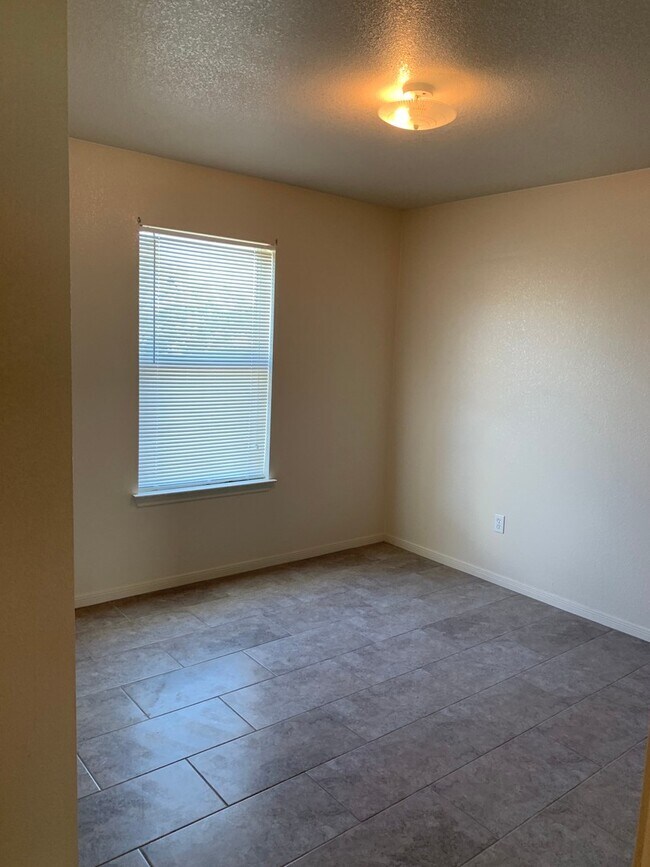 Building Photo - 4 Bdrm 2.25 Bath in Copperas Cove
