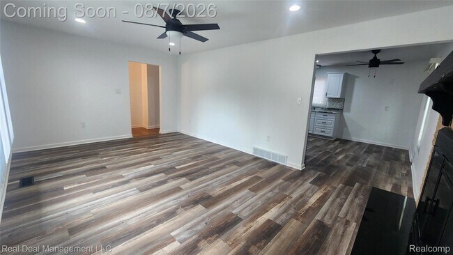 Building Photo - 553 S Stirling