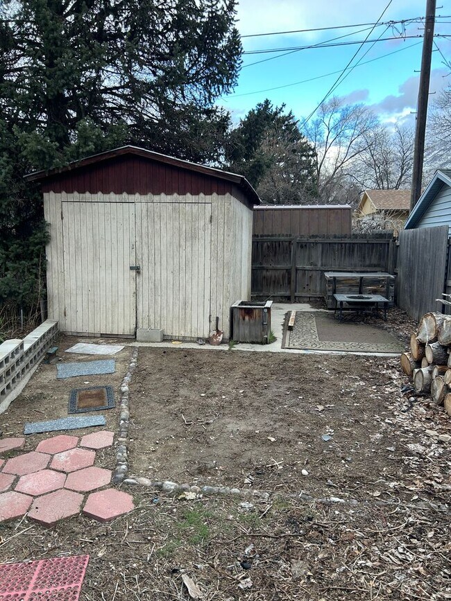 Building Photo - Spacious 5 Bd 3 Ba Home Cottonwood Heights