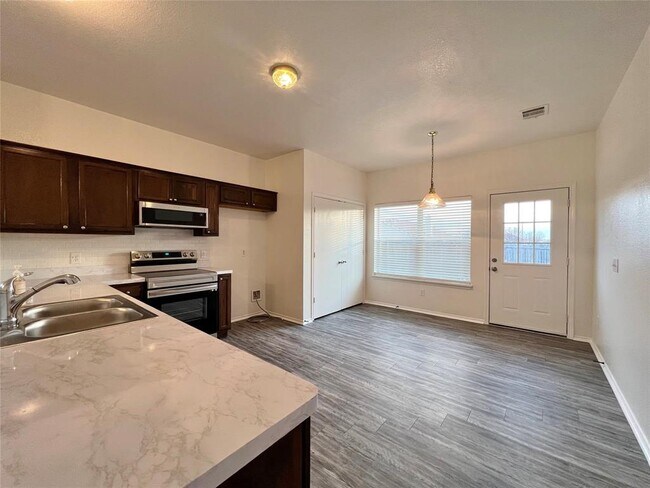 Building Photo - 703 Donny Brook Dr