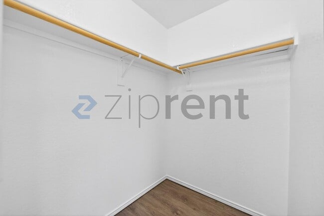 Building Photo - 916 Reveille Rd