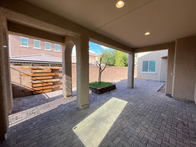 Building Photo - 4-bedroom, 4-bathroom home in the vibrant ...