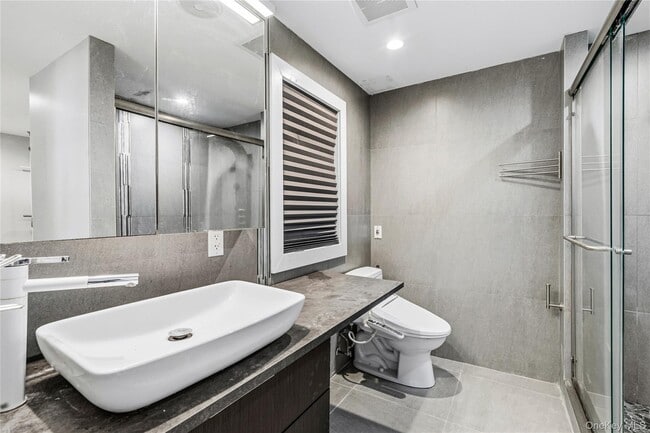 Building Photo - 31 Sutton Hill Ln