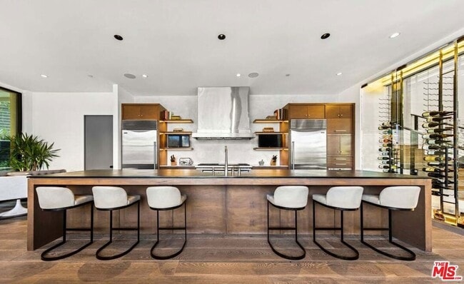 Building Photo - 727 N Beverly Glen Blvd