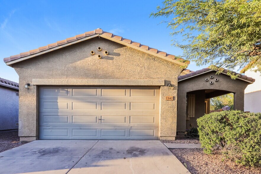 Primary Photo - 7342 W St Charles Ave