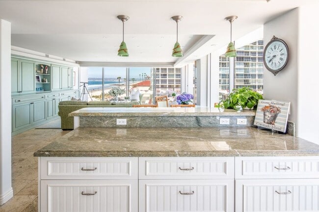 Building Photo - 1760 Avenida Del Mundo