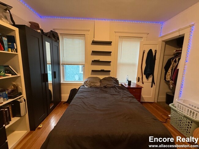 Building Photo - 39 Turner St