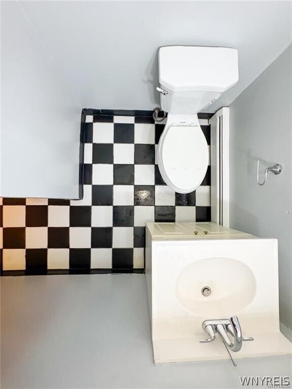 Building Photo - 1953 Falls St