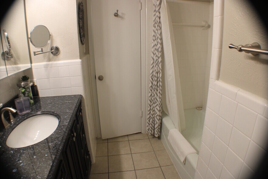 Building Photo - 1307 Sherry Ln