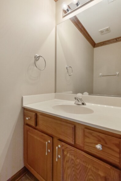 Building Photo - 9861 Thornton Way