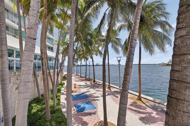 Building Photo - 335 S Biscayne Blvd