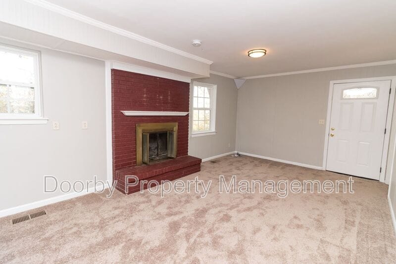 Building Photo - 6619 Fairview Rd