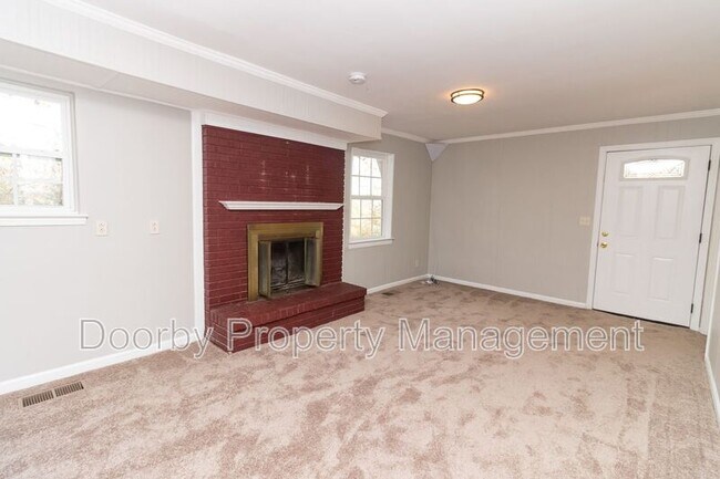 Building Photo - 6619 Fairview Rd