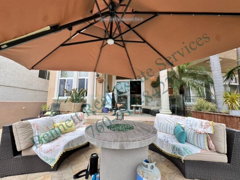 Building Photo - 4527 Cove Dr