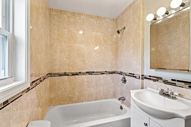 Building Photo - 79 Derby St