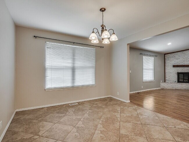 Building Photo - Updated 4-Bedroom Home with Spacious Layou...