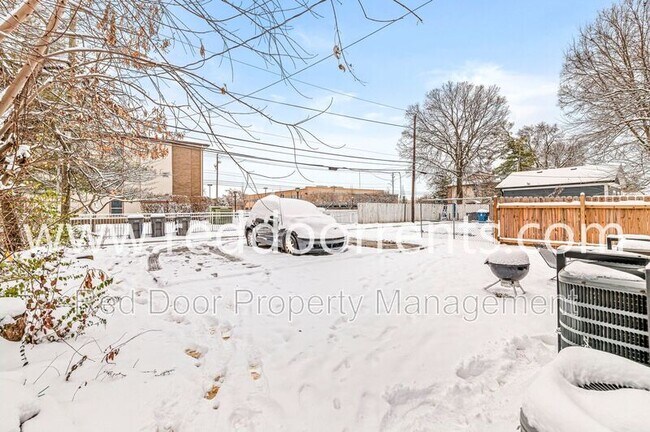 Building Photo - 2345 N Kenwood Ave