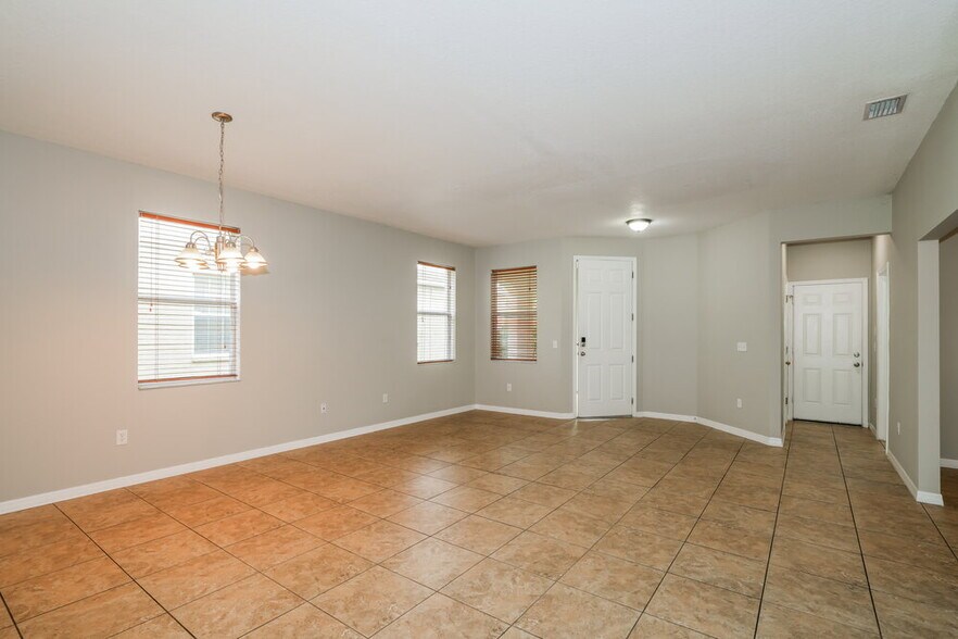 Building Photo - 9322 Zincoe Ln