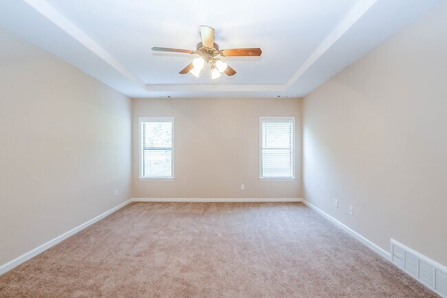 Building Photo - 65 Ridgefield Dr